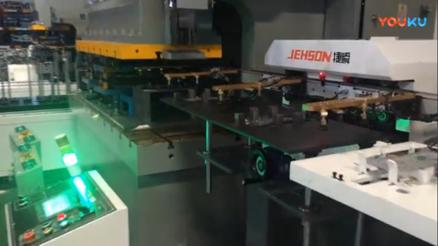 單機(jī)多工程機(jī)械手微波爐配件生產(chǎn)視頻7