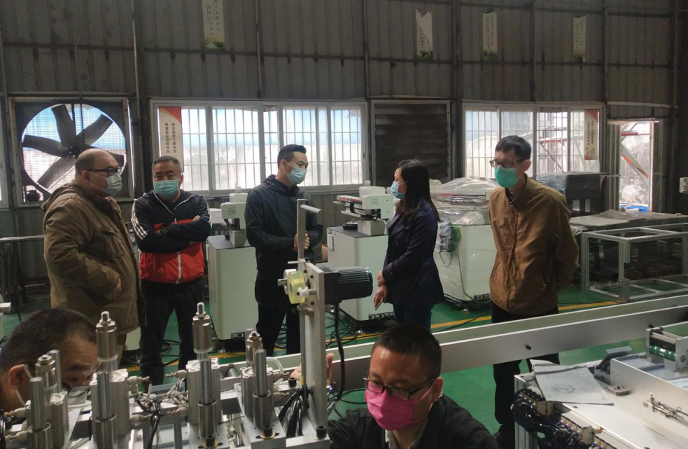 順德區(qū)經(jīng)促局工業(yè)科領導蒞臨捷瞬沖壓機器人考察